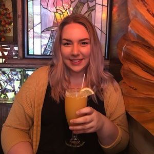 Meet your Posher, Rebecca